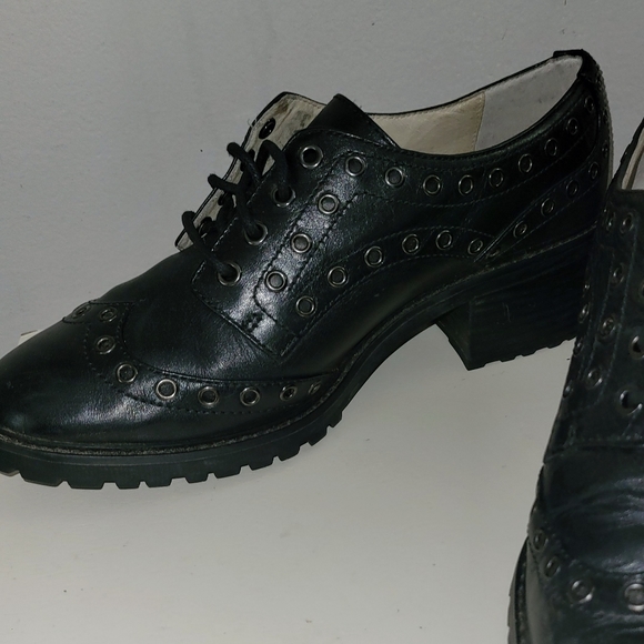 Michael kors Grommet oxfords size 8.5* - Picture 8 of 12